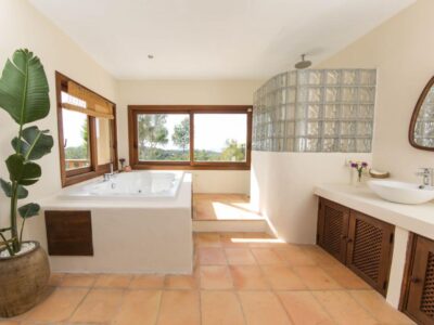 Master Room 1 Bathroom